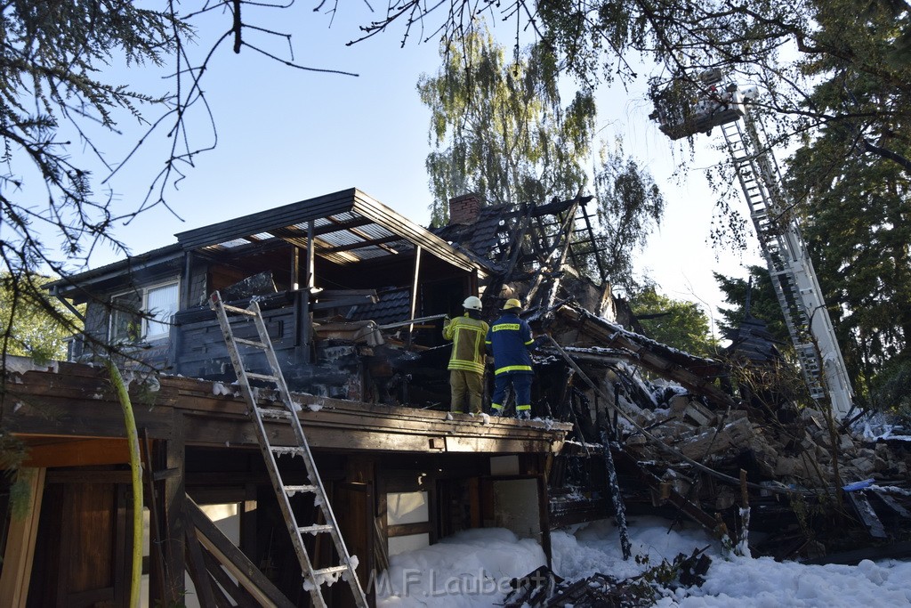 Grossfeuer Einfamilienhaus Siegburg Muehlengrabenstr P1184.JPG - Miklos Laubert